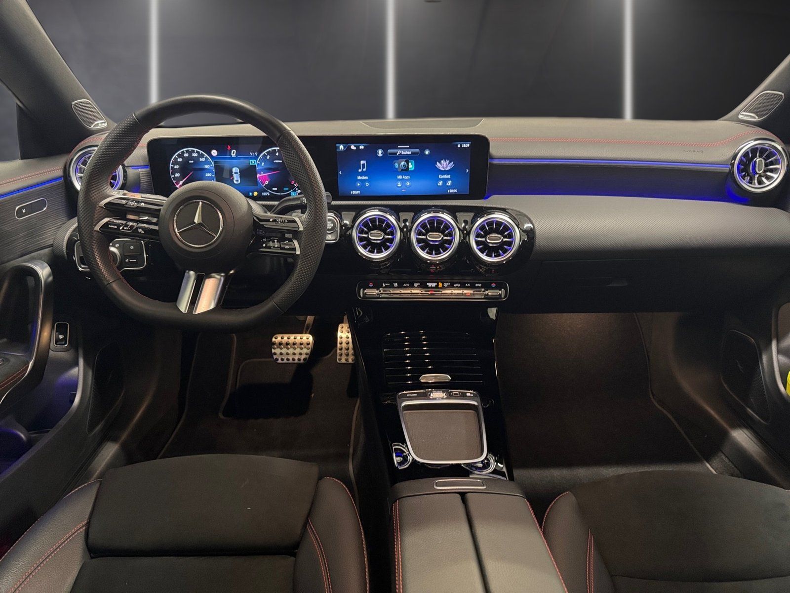 Fahrzeugabbildung Mercedes-Benz CLA 200 AMG*Pano*Burmester*20"*Night*360°*MuBeam