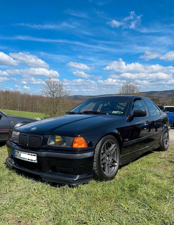BMW 323