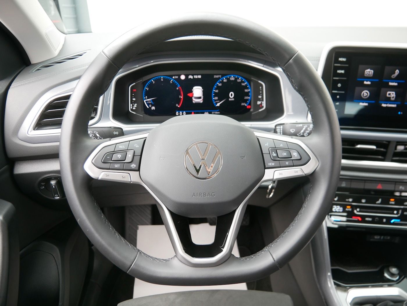 Fahrzeugabbildung Volkswagen T-Roc 1.5 Style NEU43T Standhz MATRIX ACC Kamera