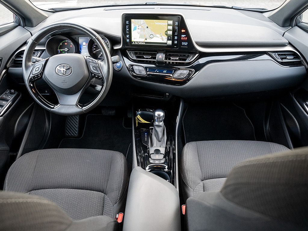 Fahrzeugabbildung Toyota C-HR 1.8 Hybrid Club NAVI LED SHZ KAMERA