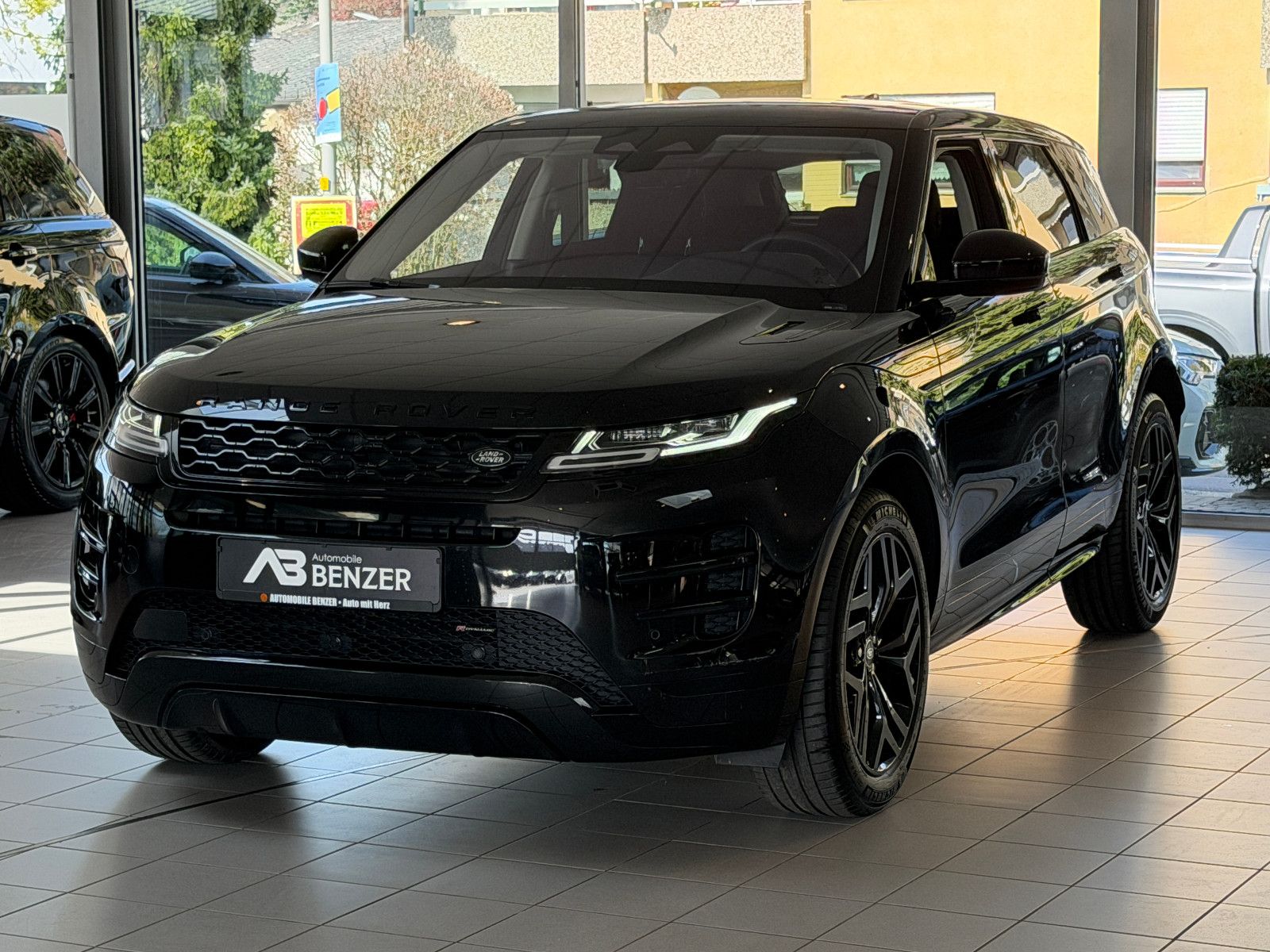 Fahrzeugabbildung Land Rover Evoque R-Dynamic SE/PANORAMA/MERIDIAN/KAMERA