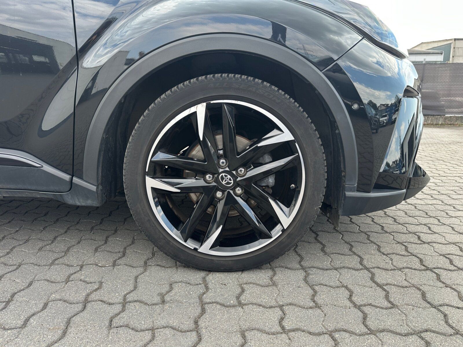 Fahrzeugabbildung Toyota 2.0 Hybrid GR Black Edition Navigation Navi