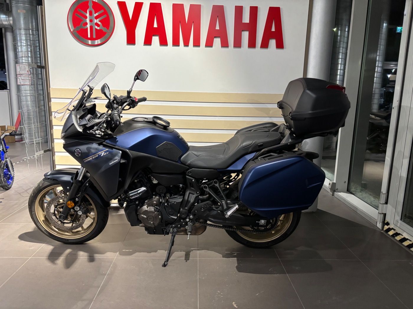 Fahrzeugabbildung Yamaha Tracer 7 GT mit Topcase, Tieferlegung,