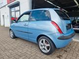 Lancia Ypsilon 1.2 16V Argento Panorama/Klima/Alcantara - Lancia Ypsilon mit Benzin-Antrieb: Kleinwagen, Euro3