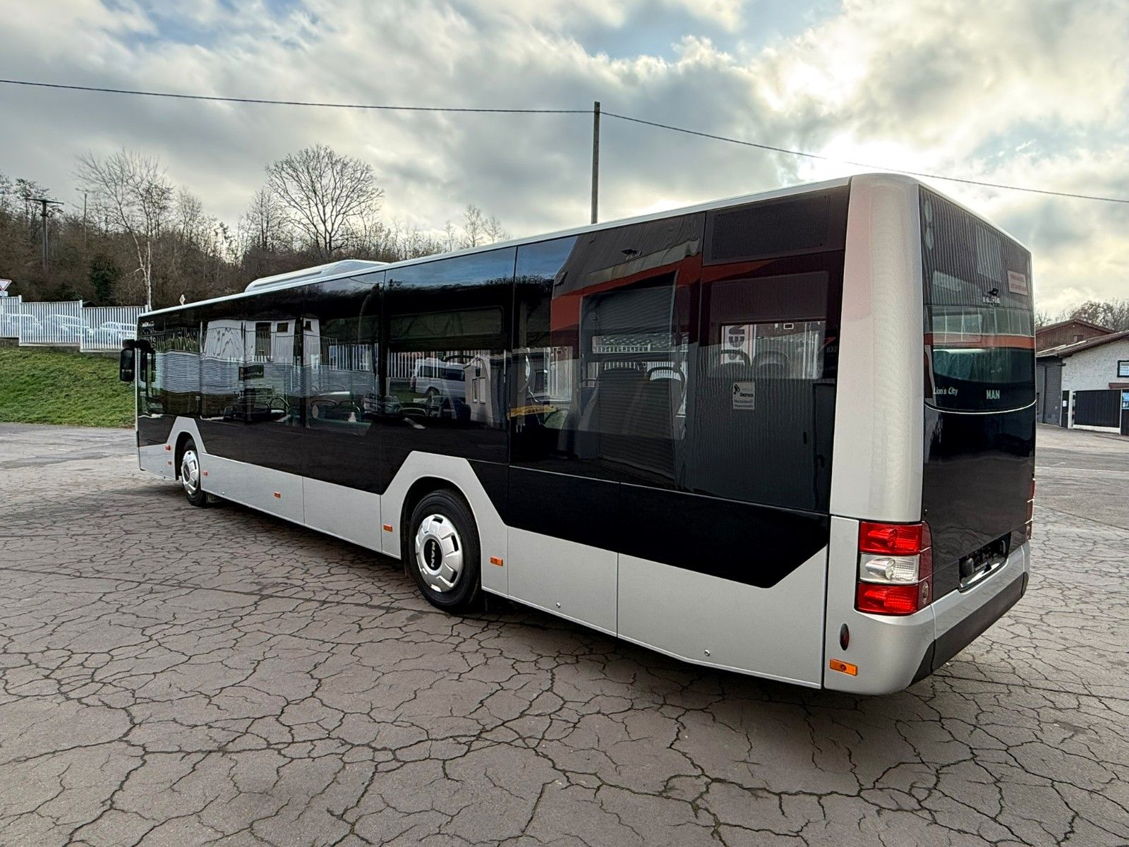 MAN  2015 - Image 9 of 33