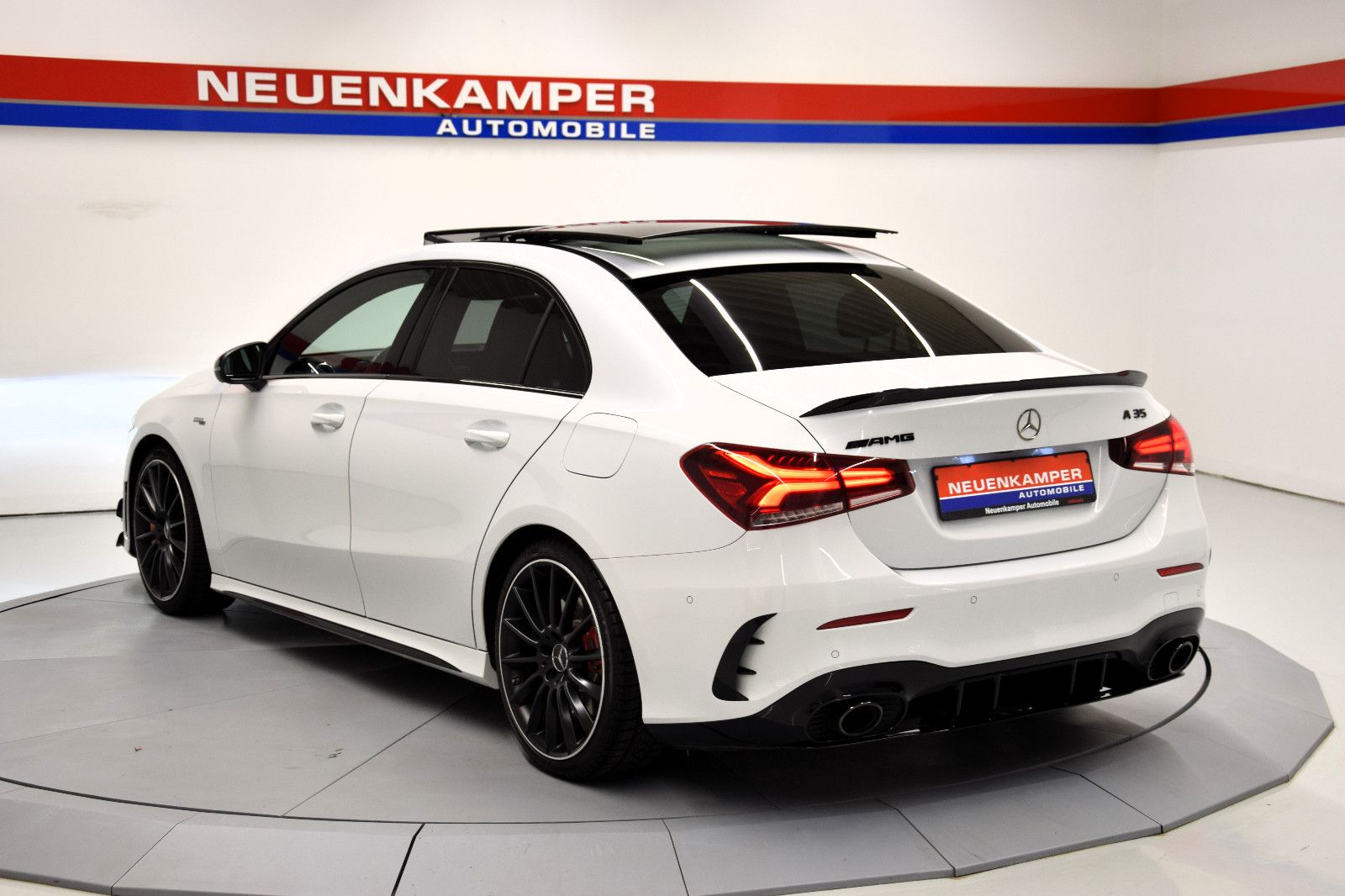 Fahrzeugabbildung Mercedes-Benz A35 AMG 4Matic Limo Pano Aero Performance-Sitze