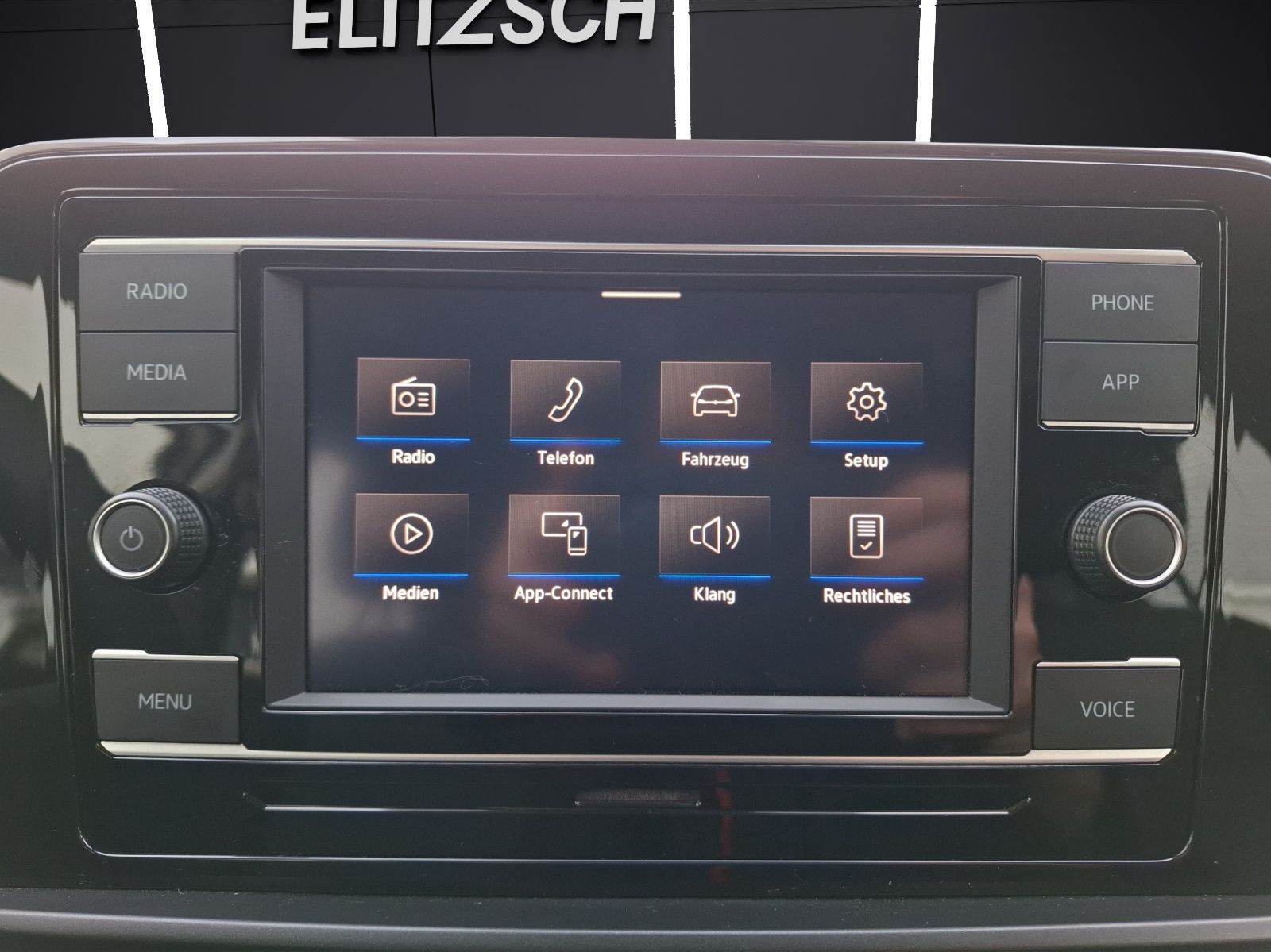 Fahrzeugabbildung Volkswagen T-Roc TSI LED AID Park-Assist SH