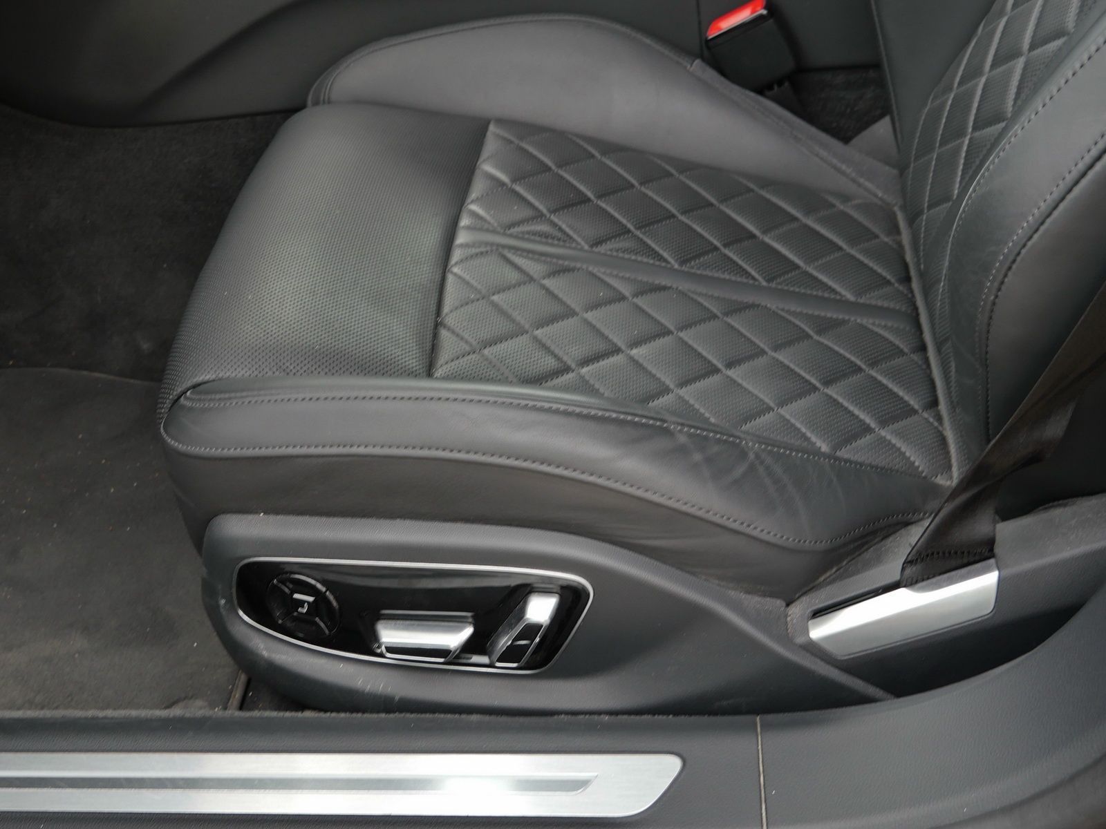 Audi A8 - Bild 23