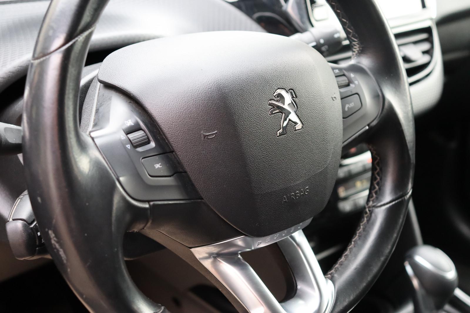 Peugeot 2008 1.5 Blue-HDI Allure Aut. LED Leder Navi
