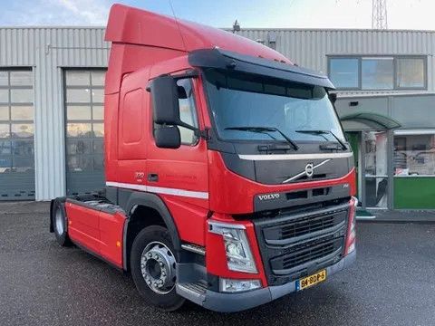 Volvo FM 370/2xTank/Skirts/Dutch Truck/Sleepercabin/TÜ