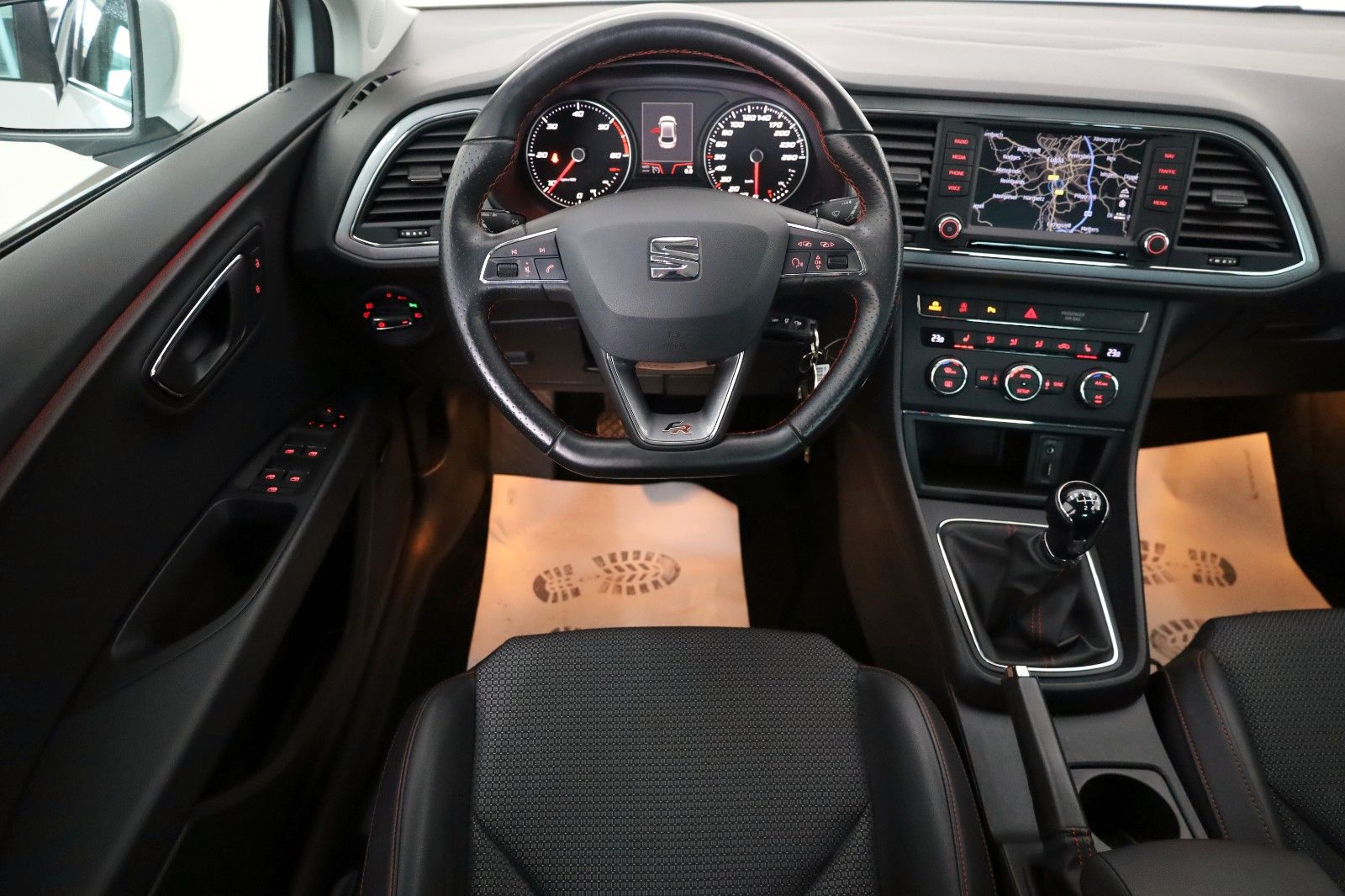 Fahrzeugabbildung SEAT Leon FR T.Leder,Navi,LED,Full Link,Seat Sound