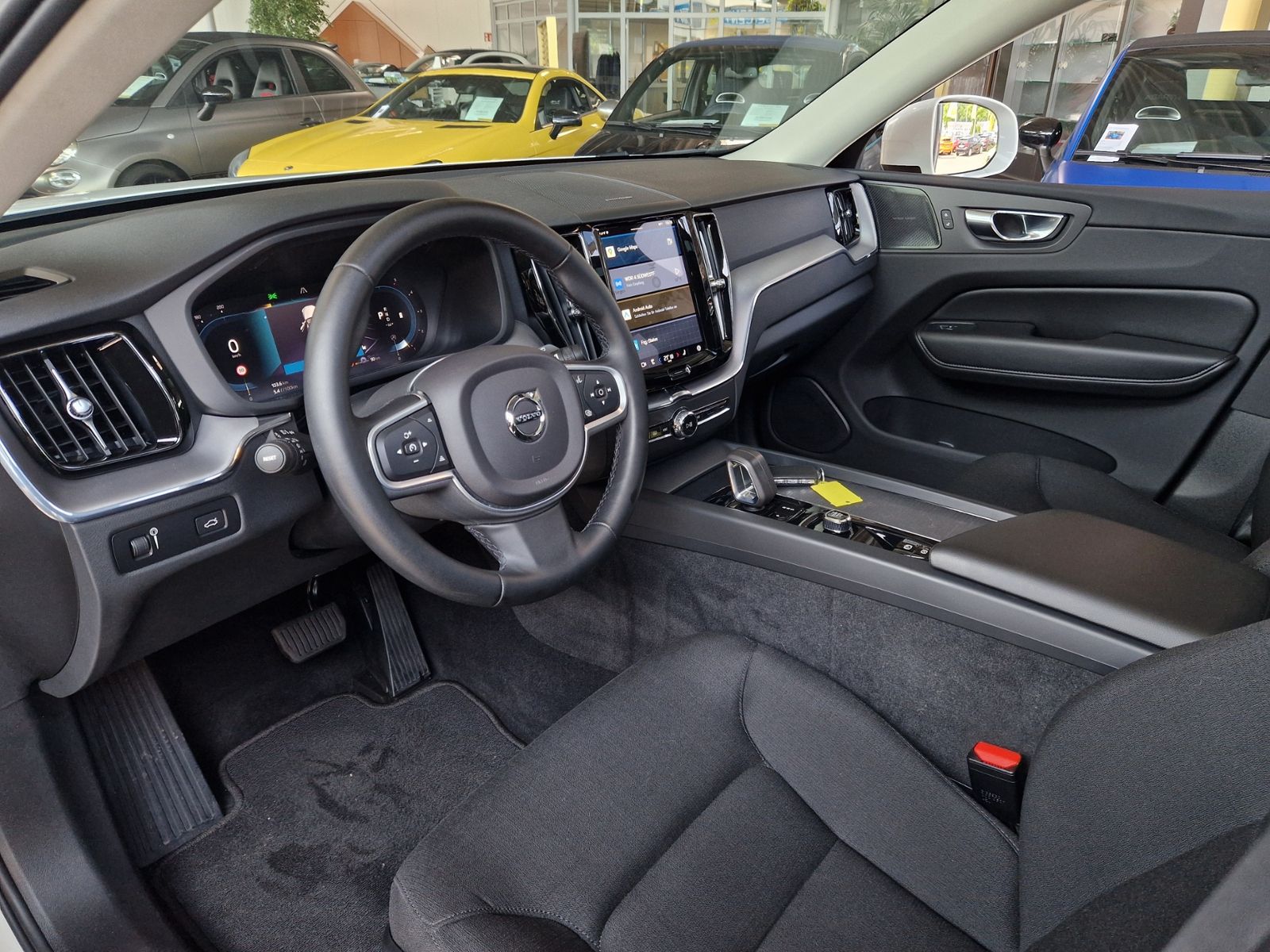 Fahrzeugabbildung Volvo XC60 Momentum Pro 2WD PANO H/K LED