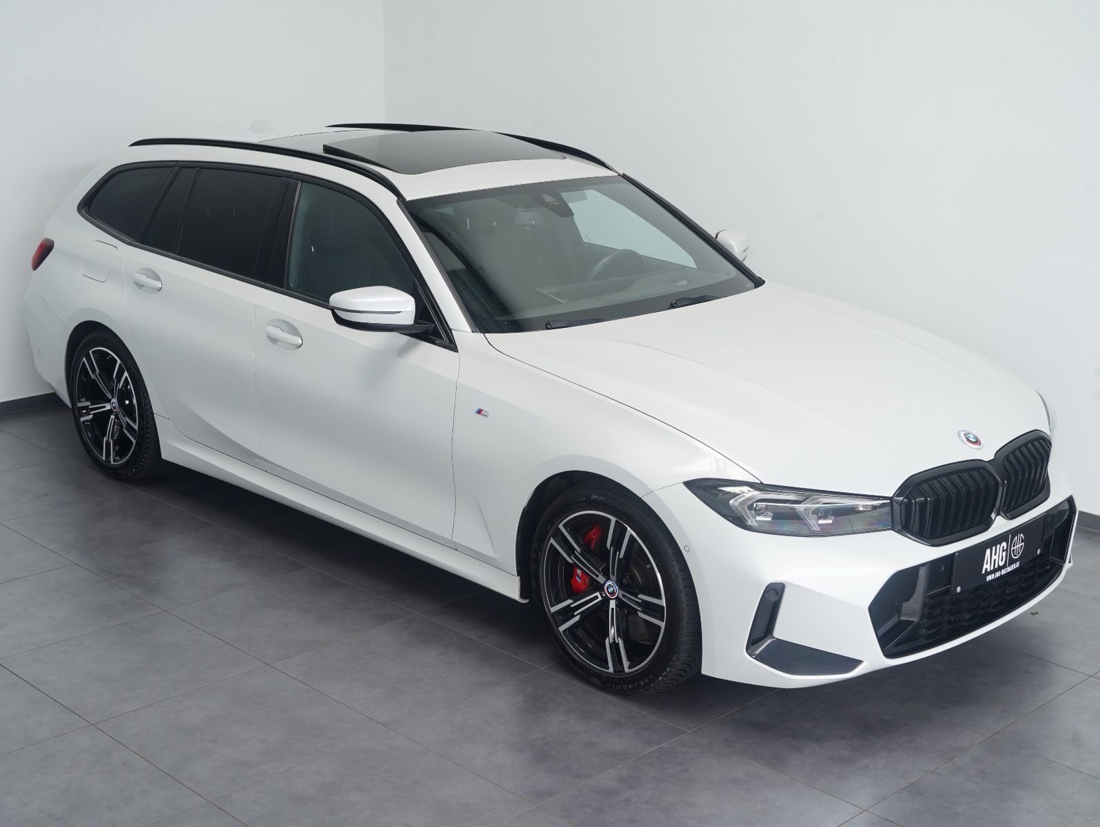Fahrzeugabbildung BMW 320 i Touring M Sport SHADOW/WIDE/HEADUP/PANO