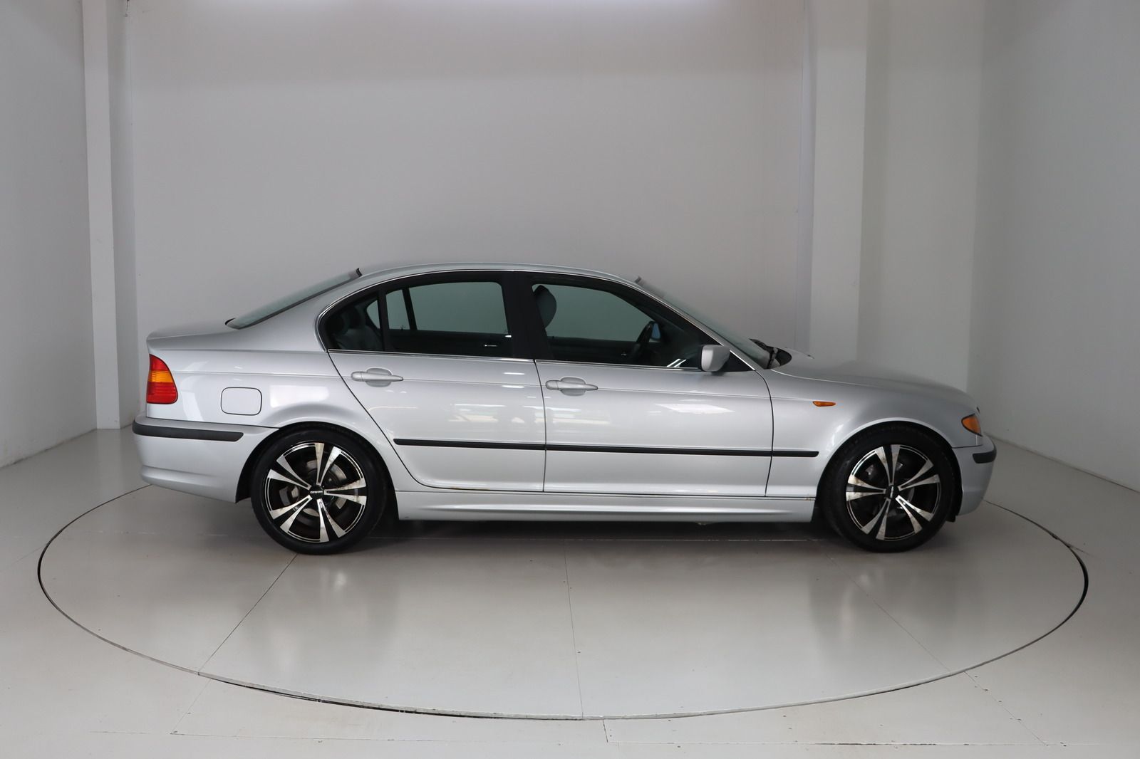 Fahrzeugabbildung BMW 320 i * Xenon * PDC * Klimaautom. *