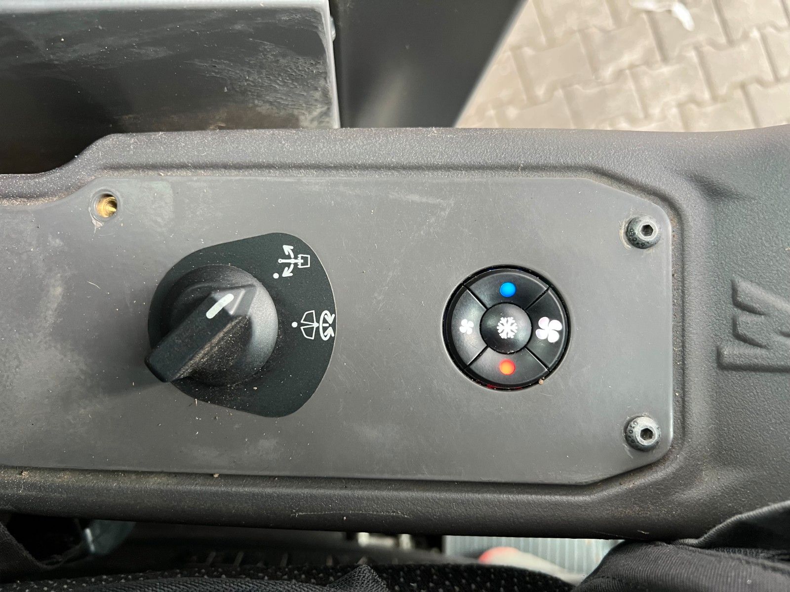 Fahrzeugabbildung MECALAC 8MCR GreenJob / 3.657h / Mulcher Greifer  Löffel