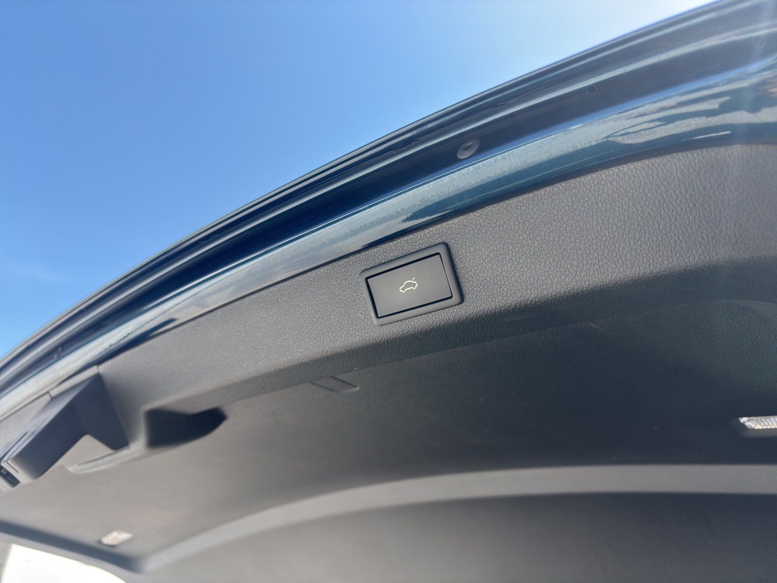 Fahrzeugabbildung SKODA Superb Combi 2.0 TDI L&K 4x4/PANO/AHK/ACC/360°KA