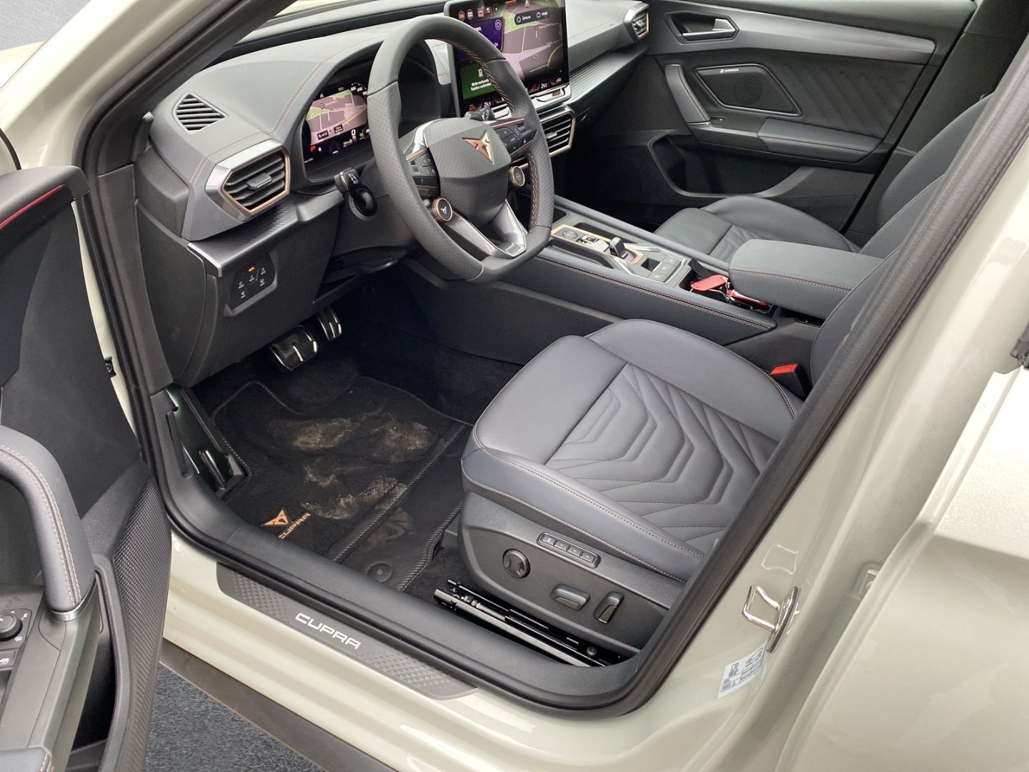 Fahrzeugabbildung CUPRA Leon Sportstourer VZ 4Drive*NAVI*MATRIX*CAM*SHZ*
