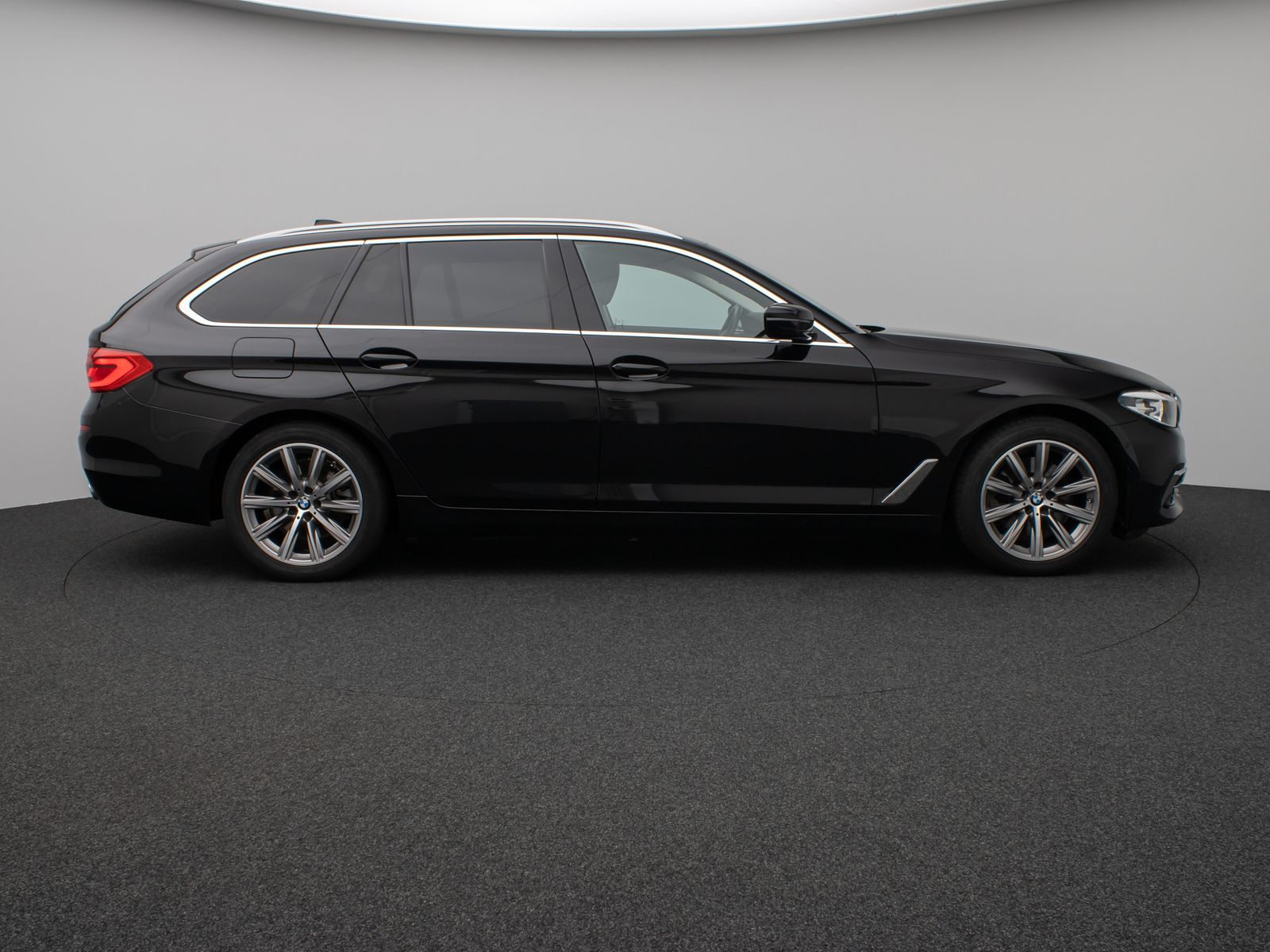 Fahrzeugabbildung BMW 520d Luxury Line Kamera HUD H/K Massage DisplKey