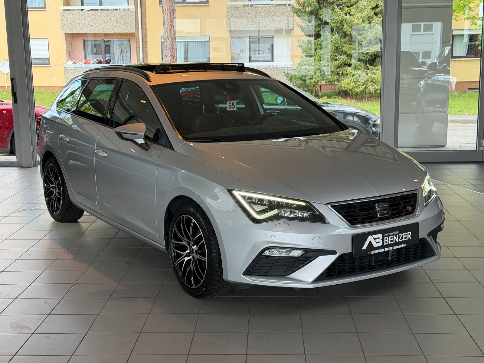 Fahrzeugabbildung SEAT Leon ST FR//ACC/LED/PANORAMA/APPLE-CAR/KAMERA