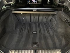 Fahrzeugabbildung BMW 320d Touring Sportautomatic -- AHK/Pano/HeadUp