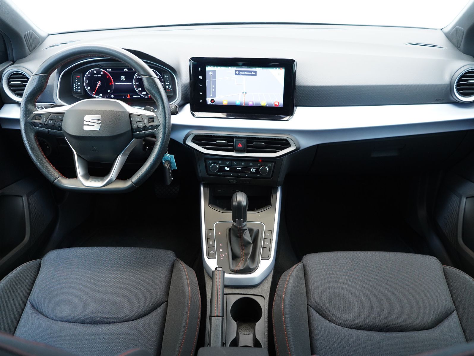 Fahrzeugabbildung SEAT Arona 1.0 TSI FR LED/ACC/KAMERA/VIRTUAL/18"