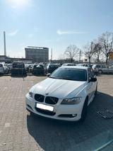BMW 318i (E90) mit Automatikgetriebe - : mit Automatikgetriebe