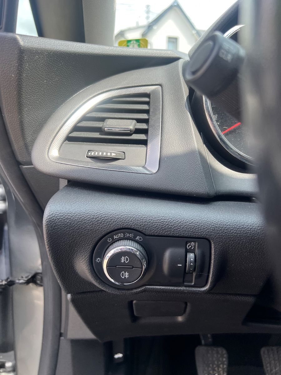Fahrzeugabbildung Opel Astra J Lim. 5-trg. Innovation