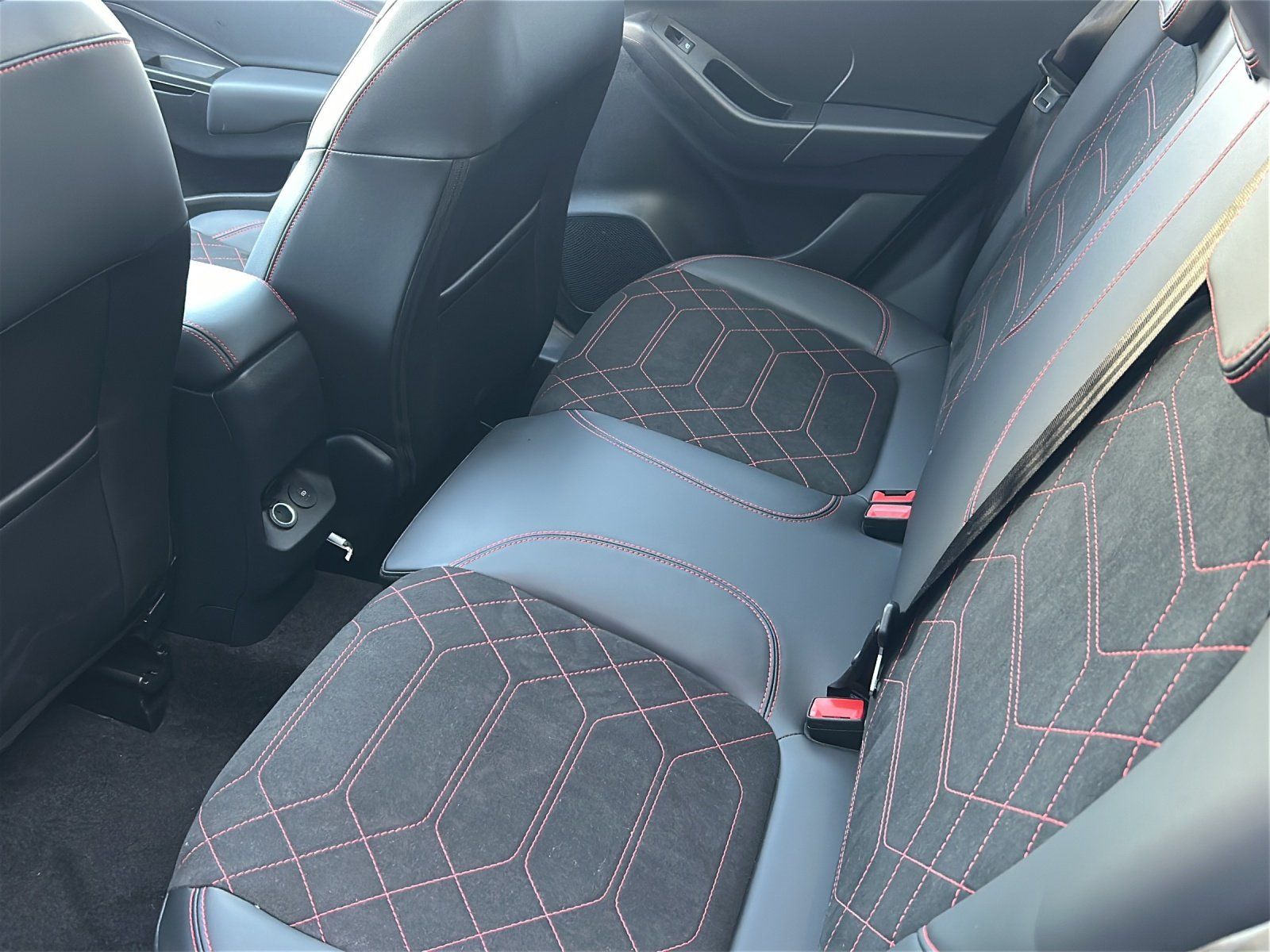 Fahrzeugabbildung Ford Puma ST-Line X Pano Dach Winter Paket 19Zoll
