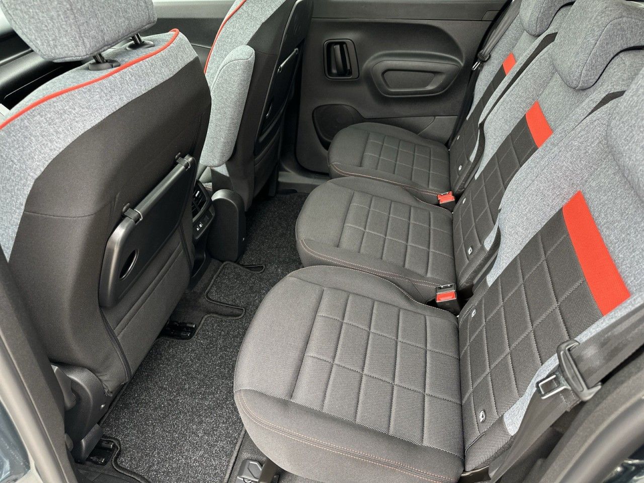 Fahrzeugabbildung Citroën Berlingo M Diesel 130 Max - mit KI generiert/bearbeitet