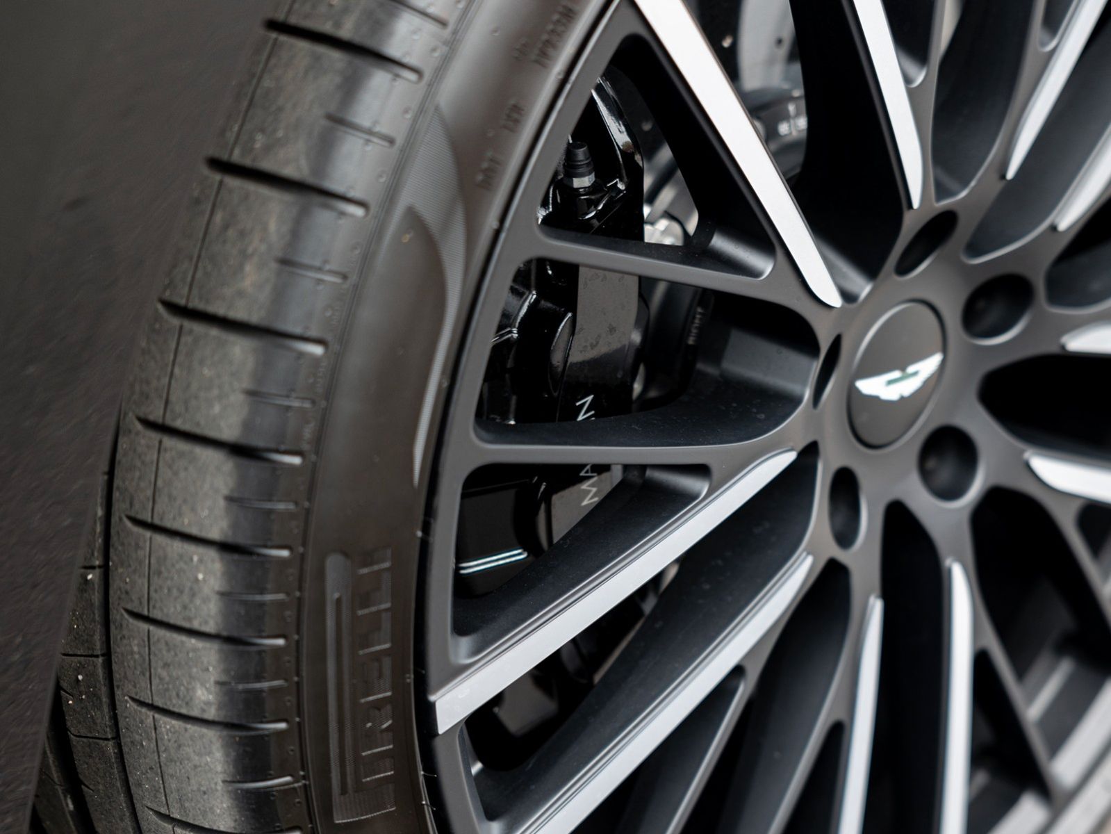 Aston Martin DBX707 | Carbon Trim | Privacy Glass foto 9