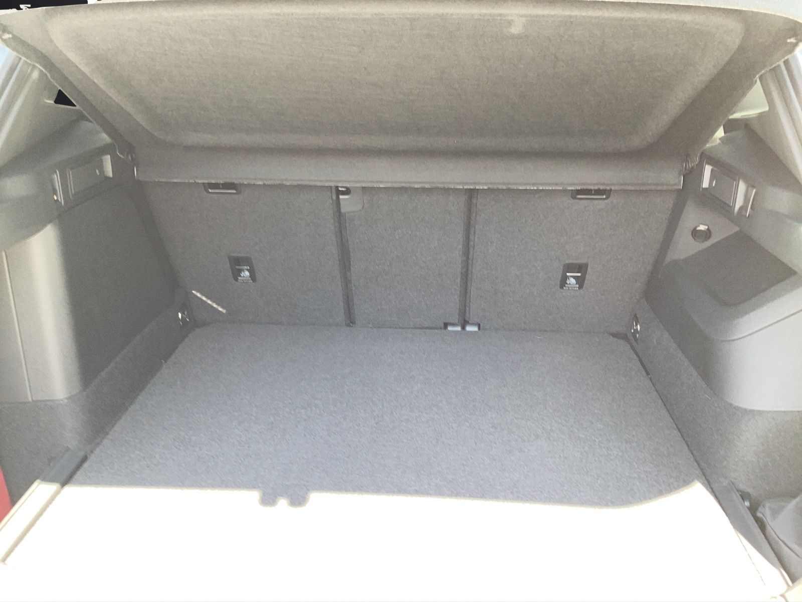 Fahrzeugabbildung Volkswagen Tiguan 1.5 TSI eHybrid 200 kW R-Line AHZV  IQ.LI