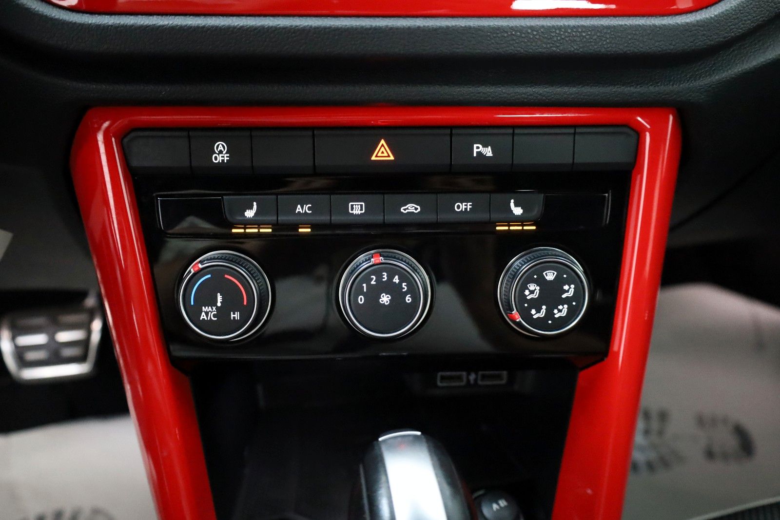 Fahrzeugabbildung Volkswagen T-Roc Sport 4M Navi,ACC,SH,PDC,Apple CarPlay,+WR