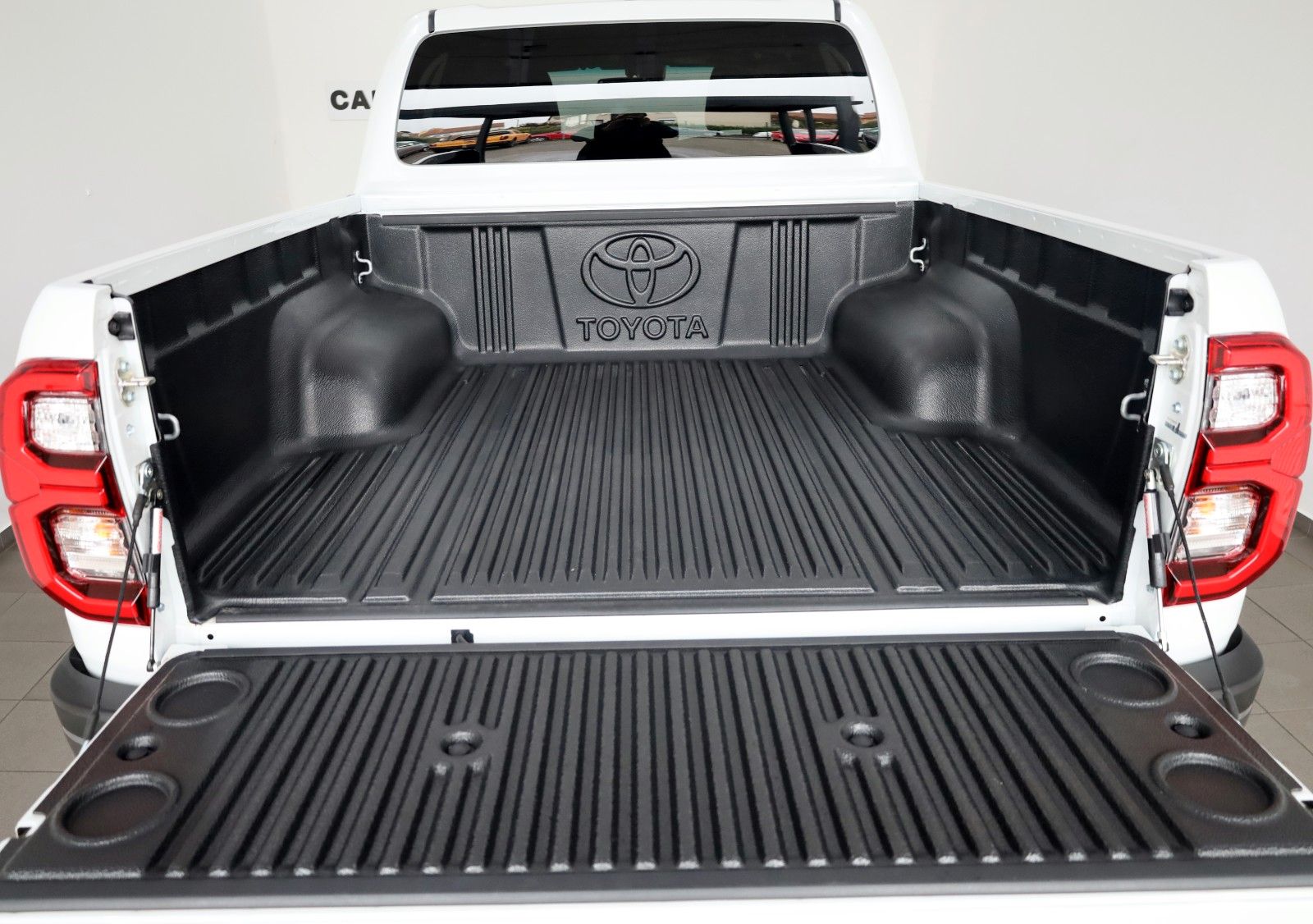 Fahrzeugabbildung Toyota Hilux 2.8 D-4D Invincible,DOKA,ACC,Leder,Nav,AHK