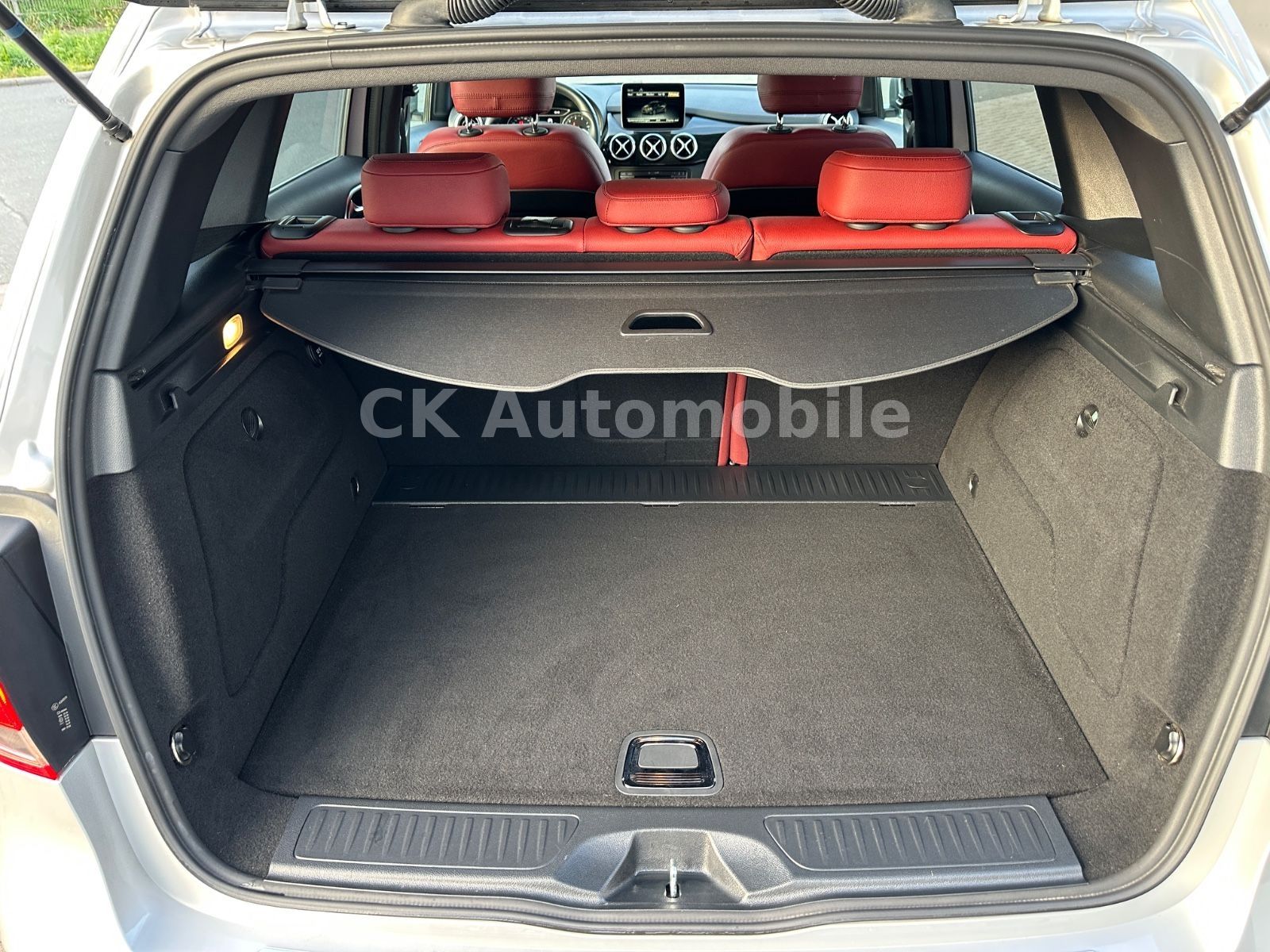 Fahrzeugabbildung Mercedes-Benz B 220 4Matic AMG-Line/Navi/Tempomat/PDC/AHK