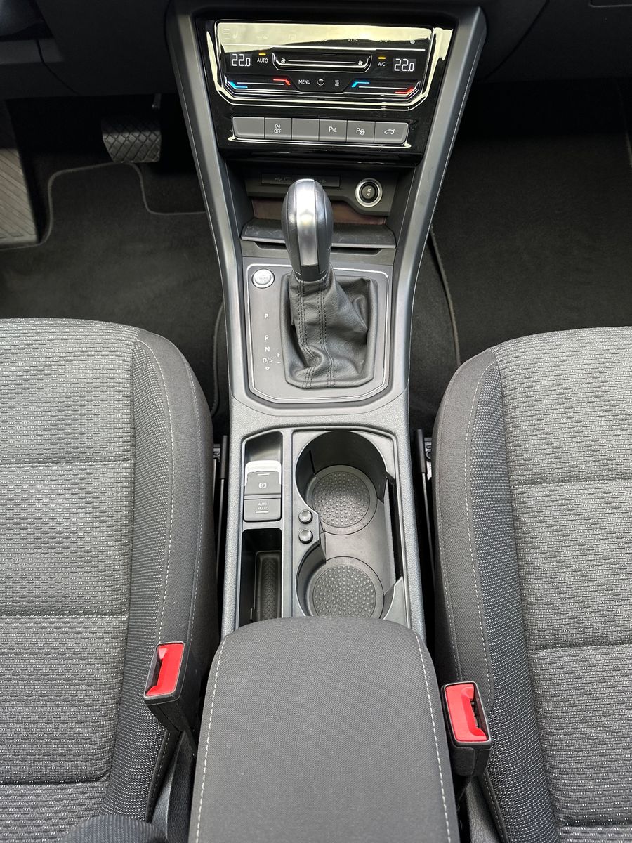 Fahrzeugabbildung Volkswagen Touran 7-Sitzer NAV+LED+ACC+KAMERA+PANO+STANDHZG