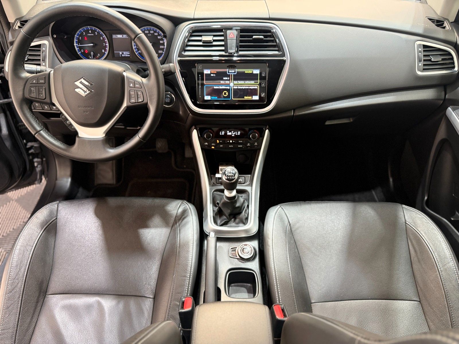 Fahrzeugabbildung Suzuki SX4 S-Cross Comfort+ 4x4 / 1. Hand / Navi / RFK