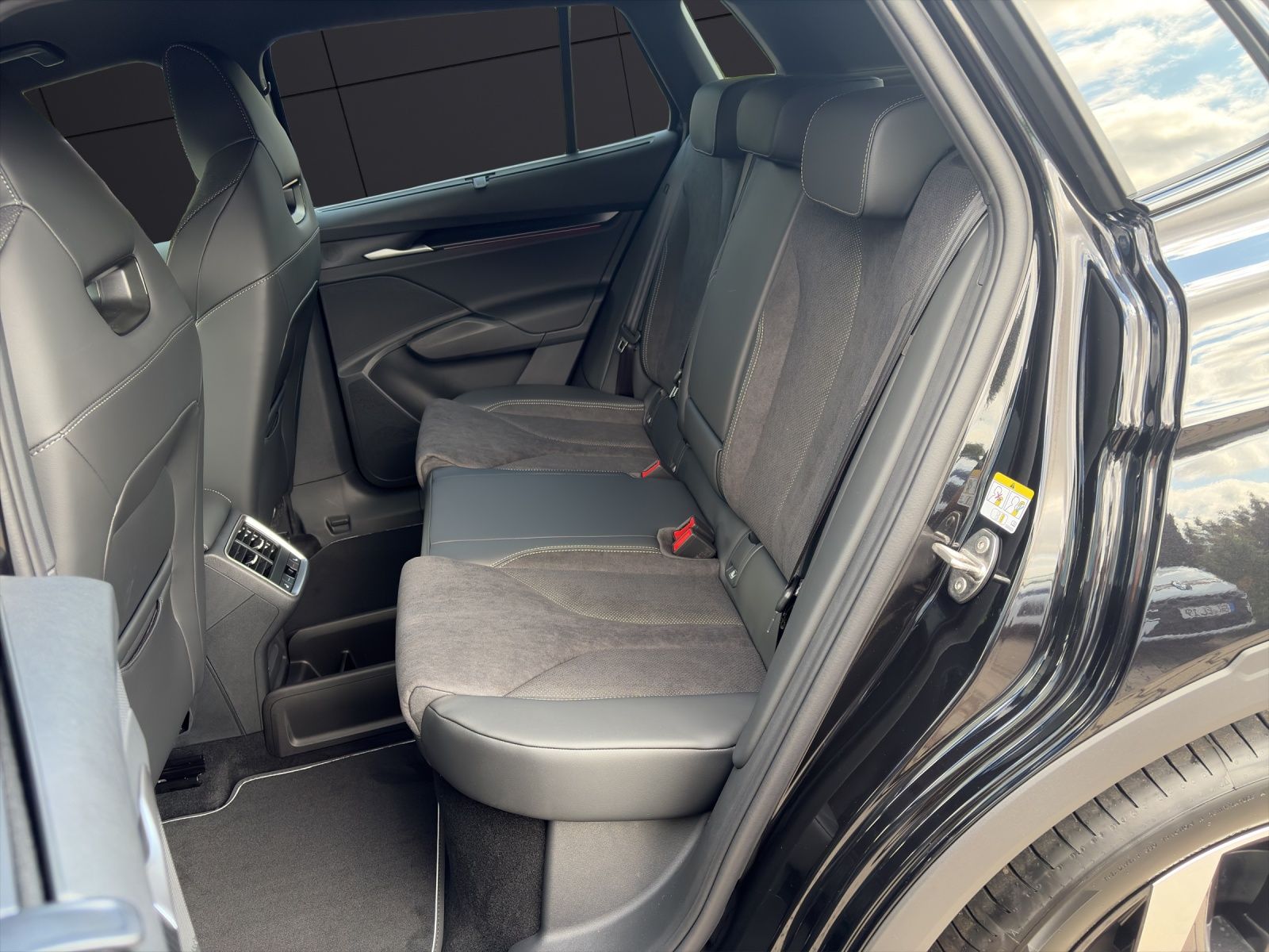 Fahrzeugabbildung SKODA Elroq Sportline 60 MATRIX AHK ACC