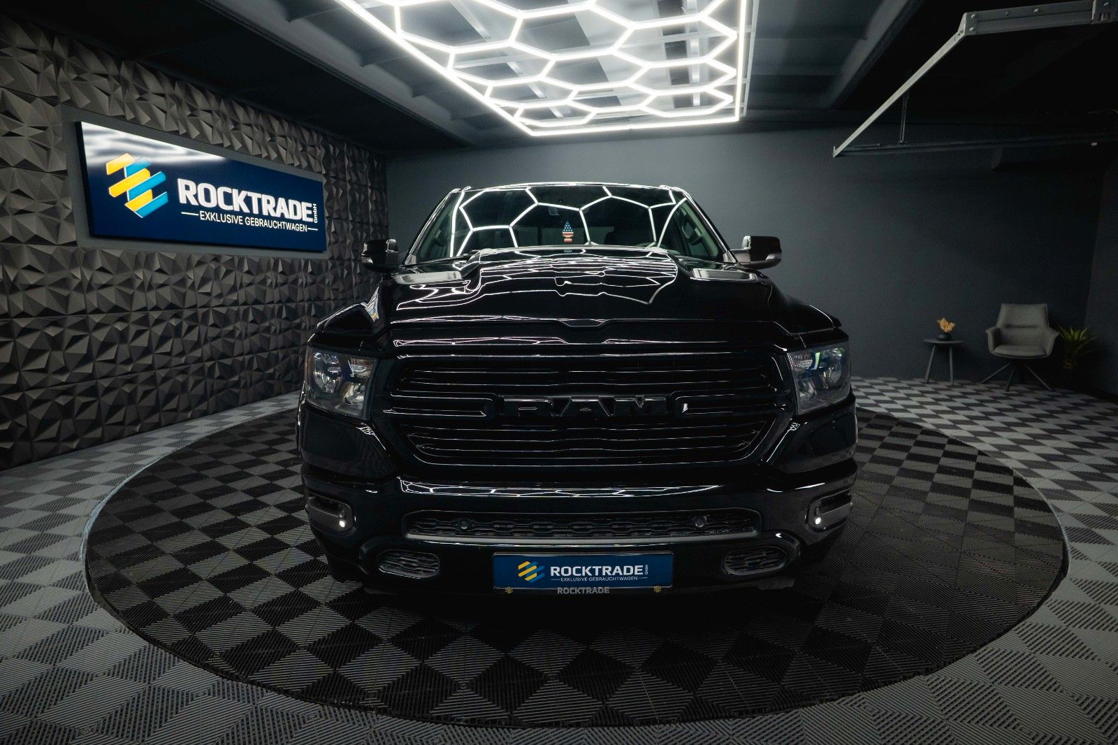 Fahrzeugabbildung Dodge RAM 5.7 V8 HEMI 4x4 OFFROAD BLACK EDITION 19%