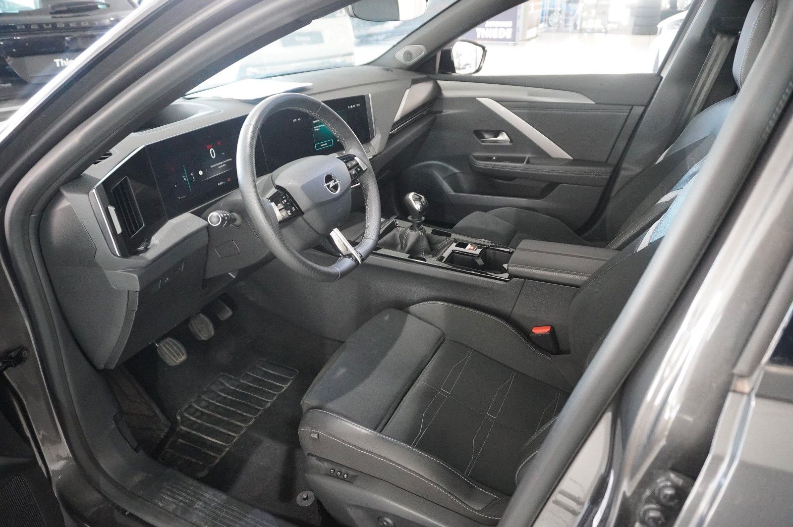 Fahrzeugabbildung Opel Astra L ST 1.2T GS SPORT NAVI/LED/360°/PANO/HUD