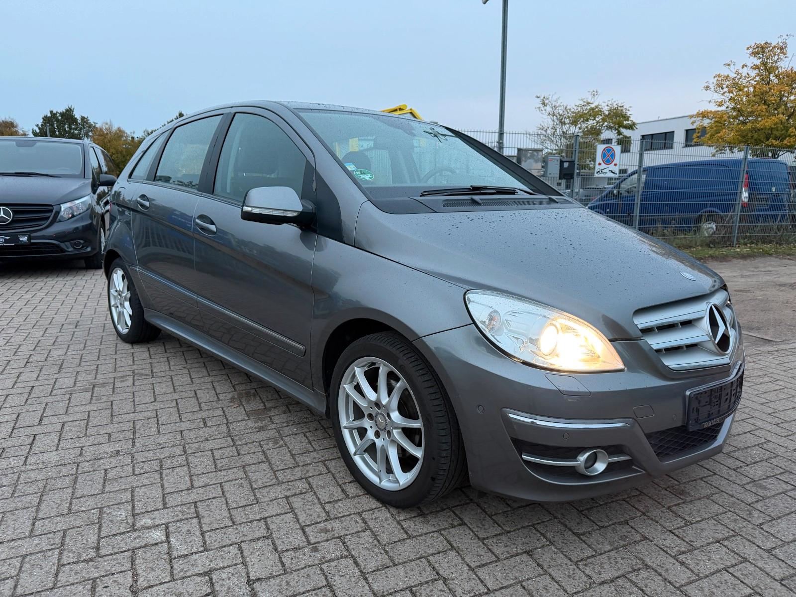 Mercedes-Benz B 200