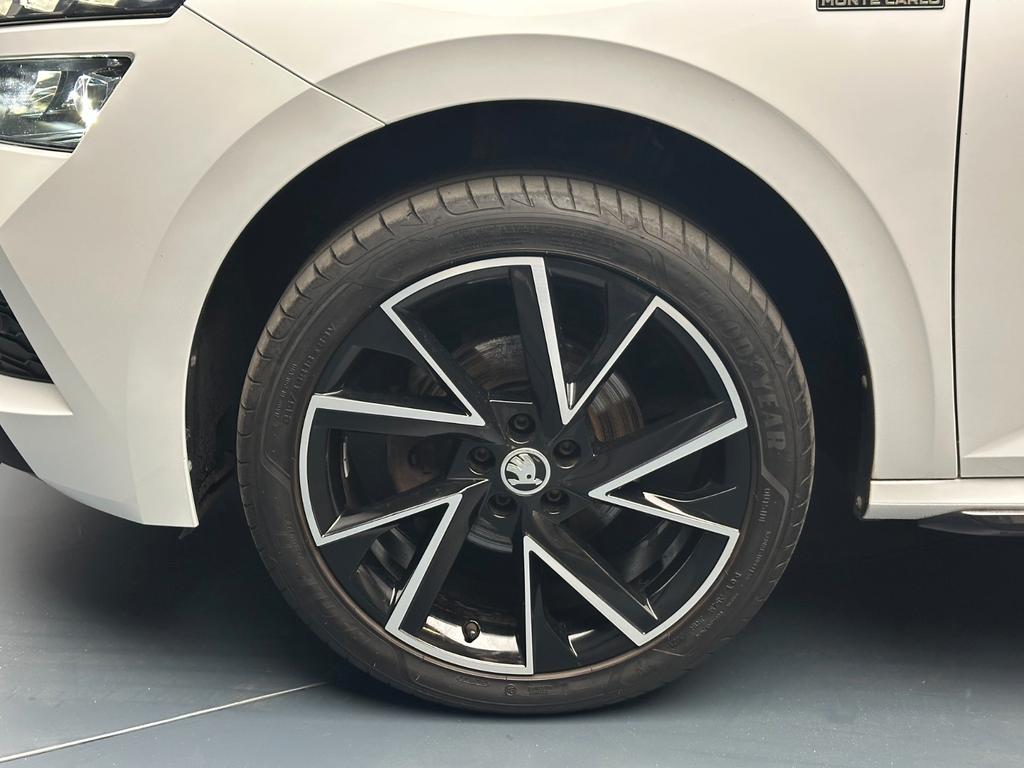 Skoda Kamiq 2021 г. Белый, пробег 42650 км