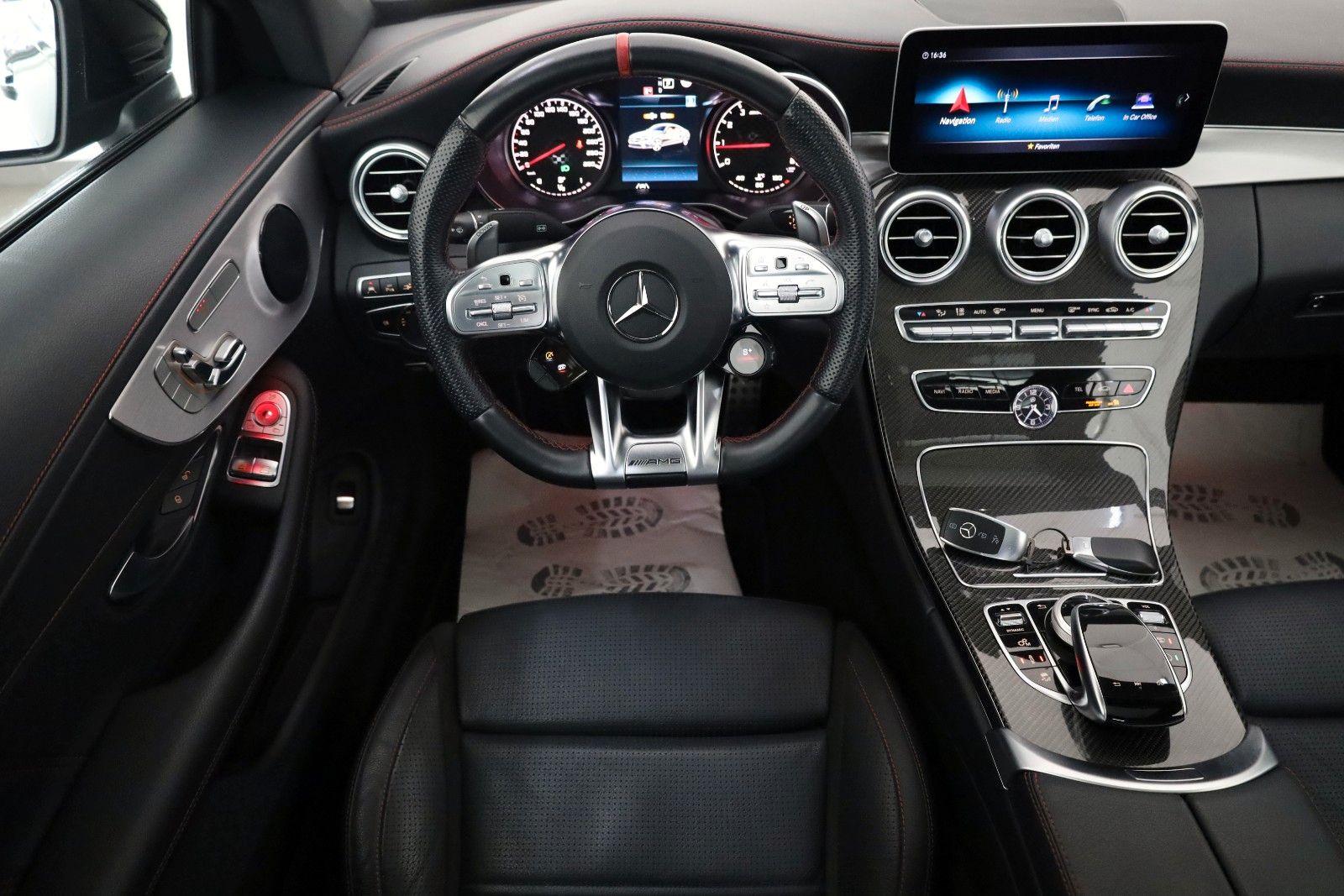 Fahrzeugabbildung Mercedes-Benz C 43 AMG 4Matic,Panorama,Sport-Auspuff,360°-Kam