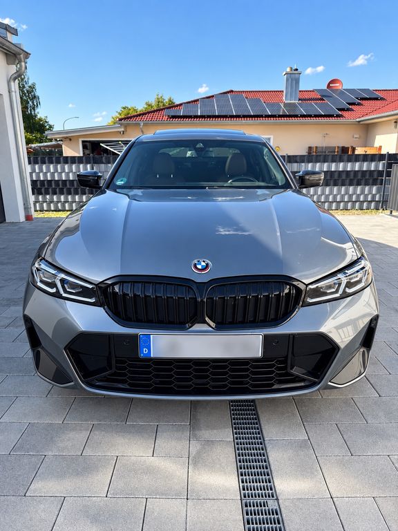 Image of BMW 330