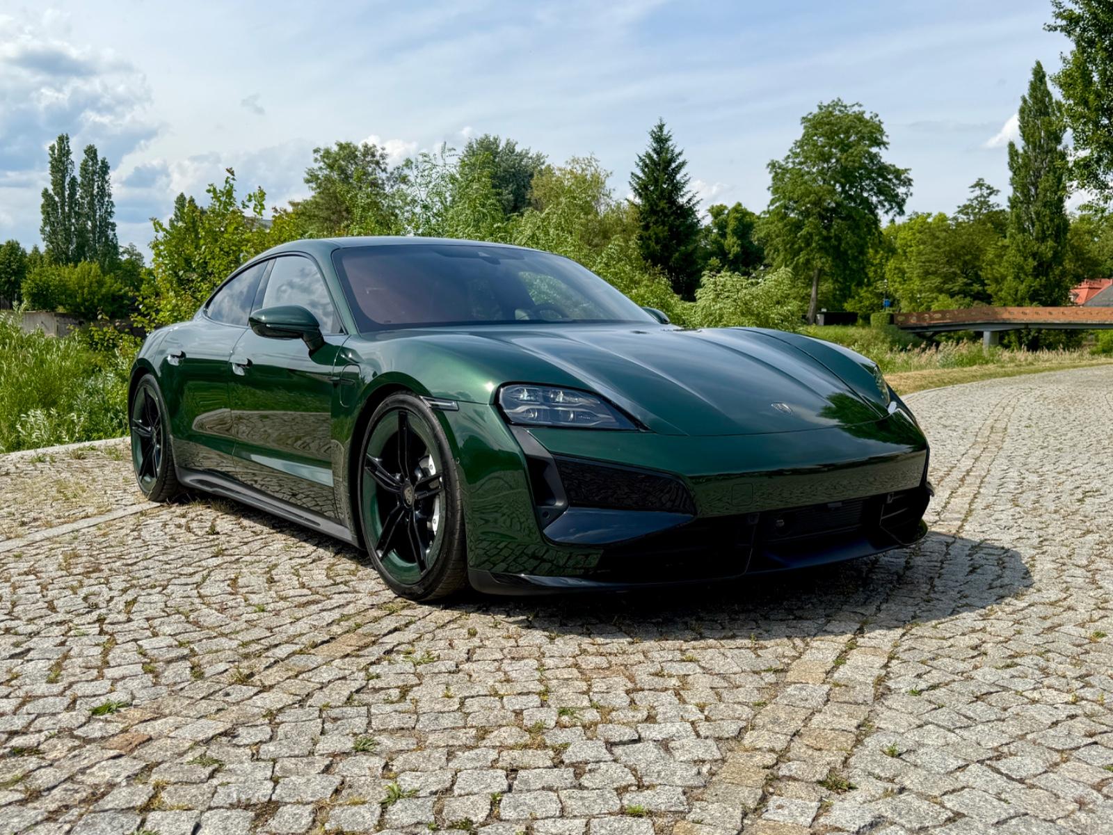 Porsche Taycan Turbo Burmester Pano