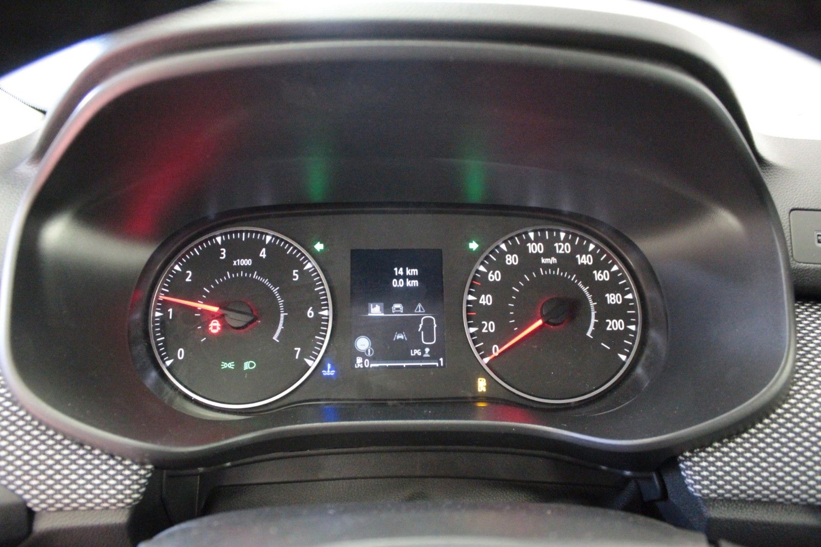 Fahrzeugabbildung Dacia Sandero TCe 100  ECO G Expression*Winterpaket*