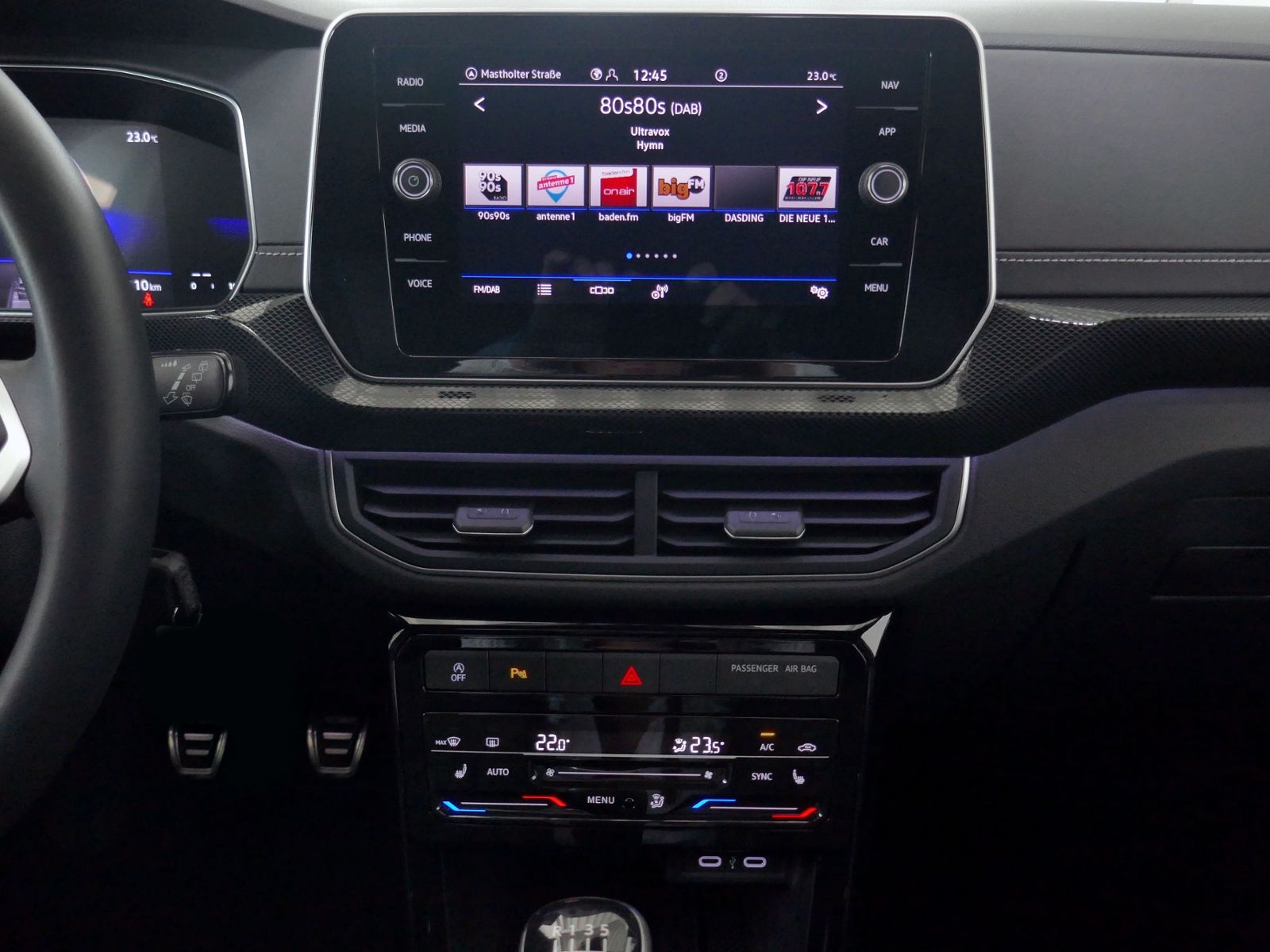 Fahrzeugabbildung Volkswagen T-Cross R-Line 1.0 TSI | LED PDC ACC Navi App