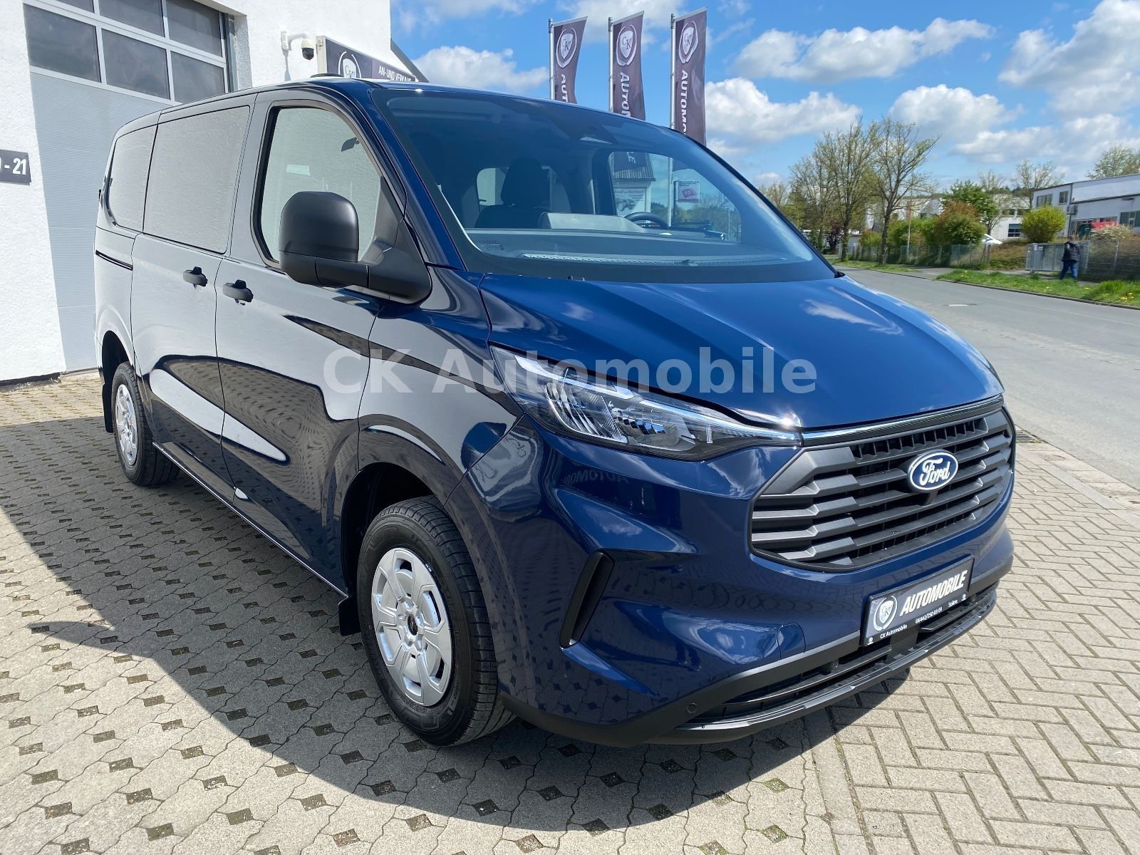Fahrzeugabbildung Ford Transit Custom Kombi 2.0 Trend/9Sitze/Kamera
