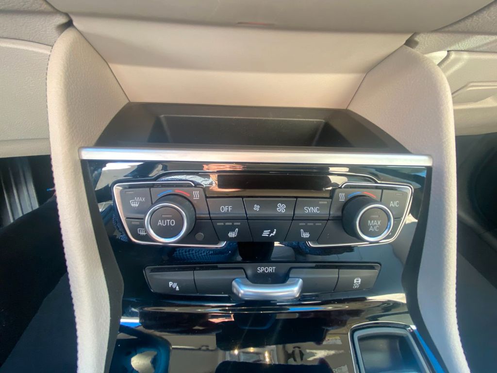 BMW 220 i AT/LUXURY/AHK/SPORTSITZE/RFK/LED/LHZ, Bild 11