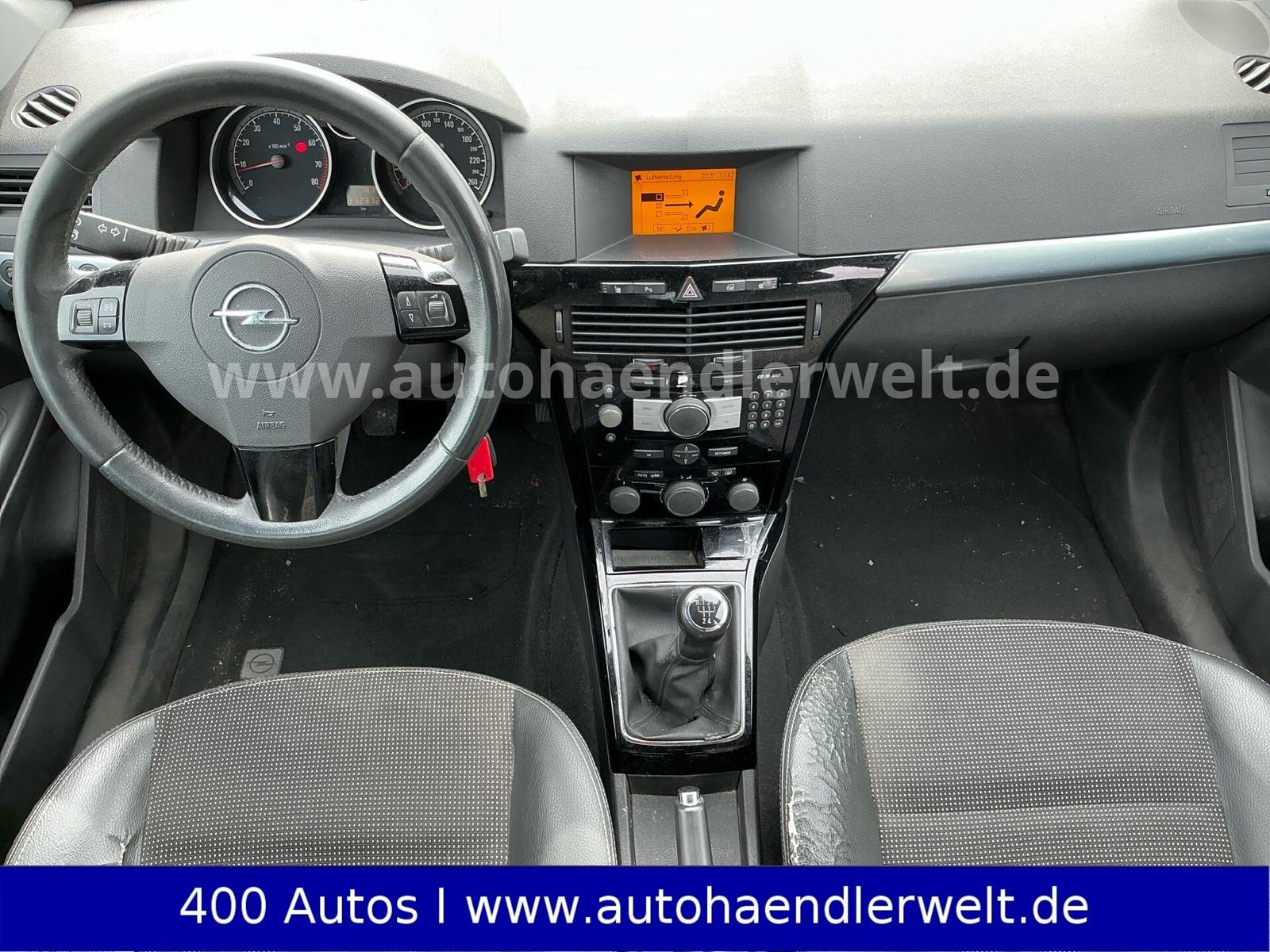 Opel Astra 2009 — photo 11