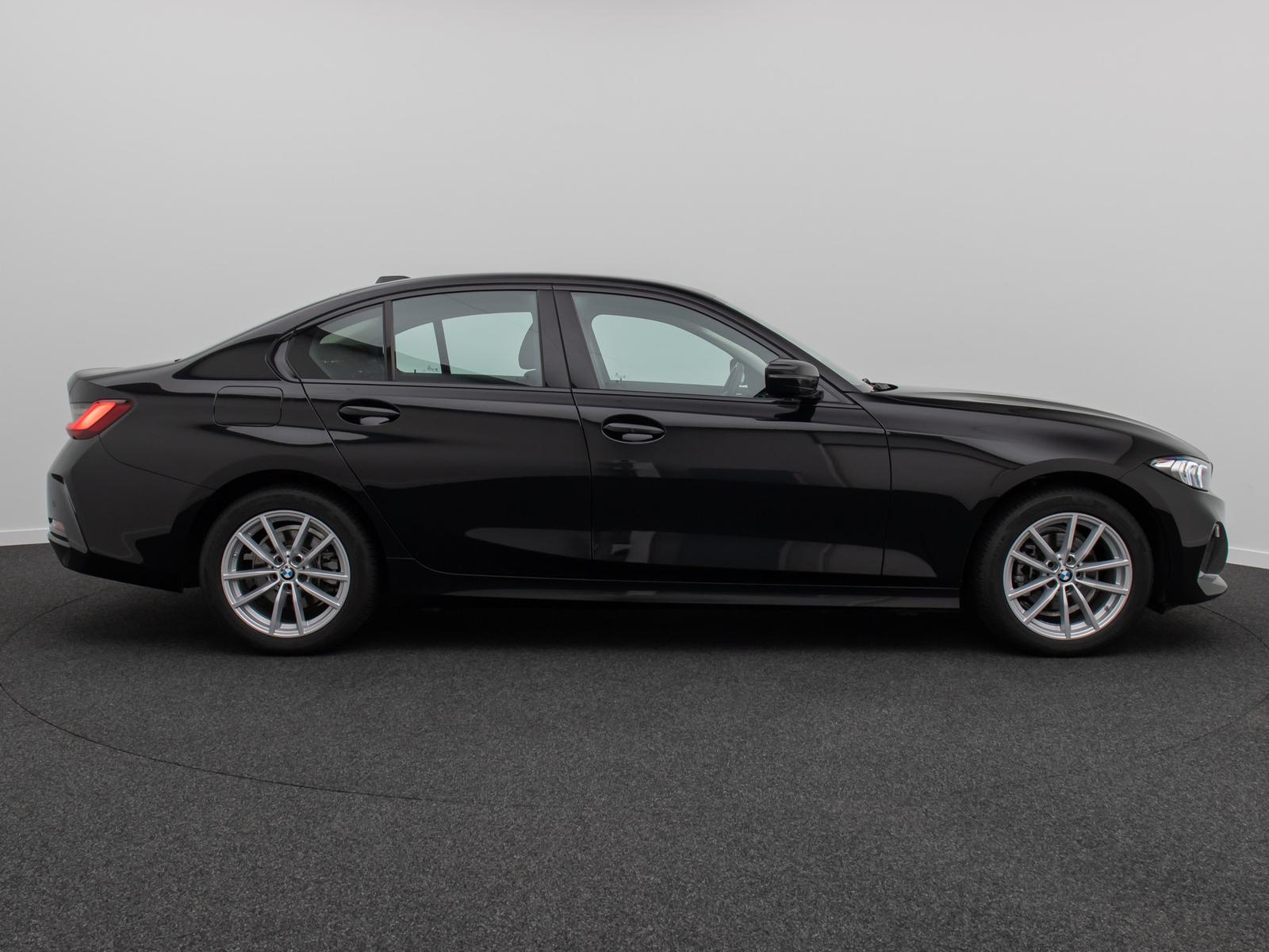BMW 318i  Widscreen PDC GeschwindigReg DAB Cockpit+